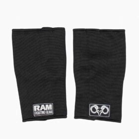 Paar zwarte elastische katoenen binnenhandschoenen van RAM Fighting Gear