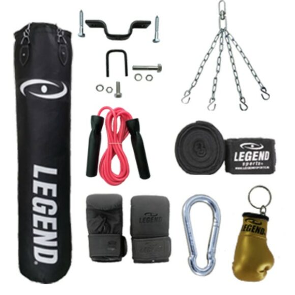 Zwarte bokszakset met bokszakhandschoenen en plafondbeugel en accesoires van Legend Sports.