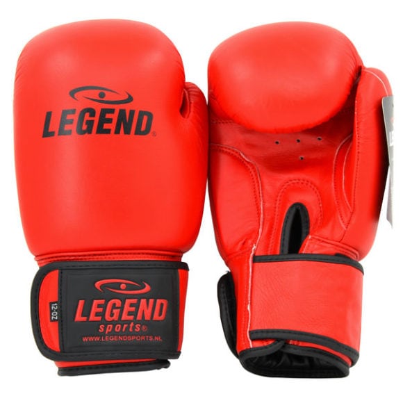Rode leren bokshandschoenen van Legend Sports.