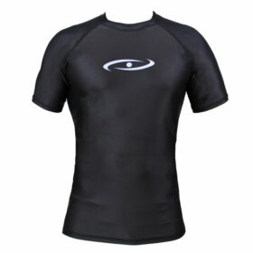 Een zwarte Legend Sports rashguard / compressieshirt met korte mouwen voor dames en heren.