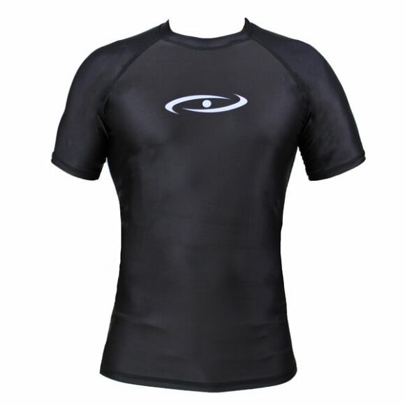 Een zwarte Legend Sports rashguard / compressieshirt met korte mouwen voor dames en heren.