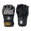 Een paar mma handschoenen van Danger.