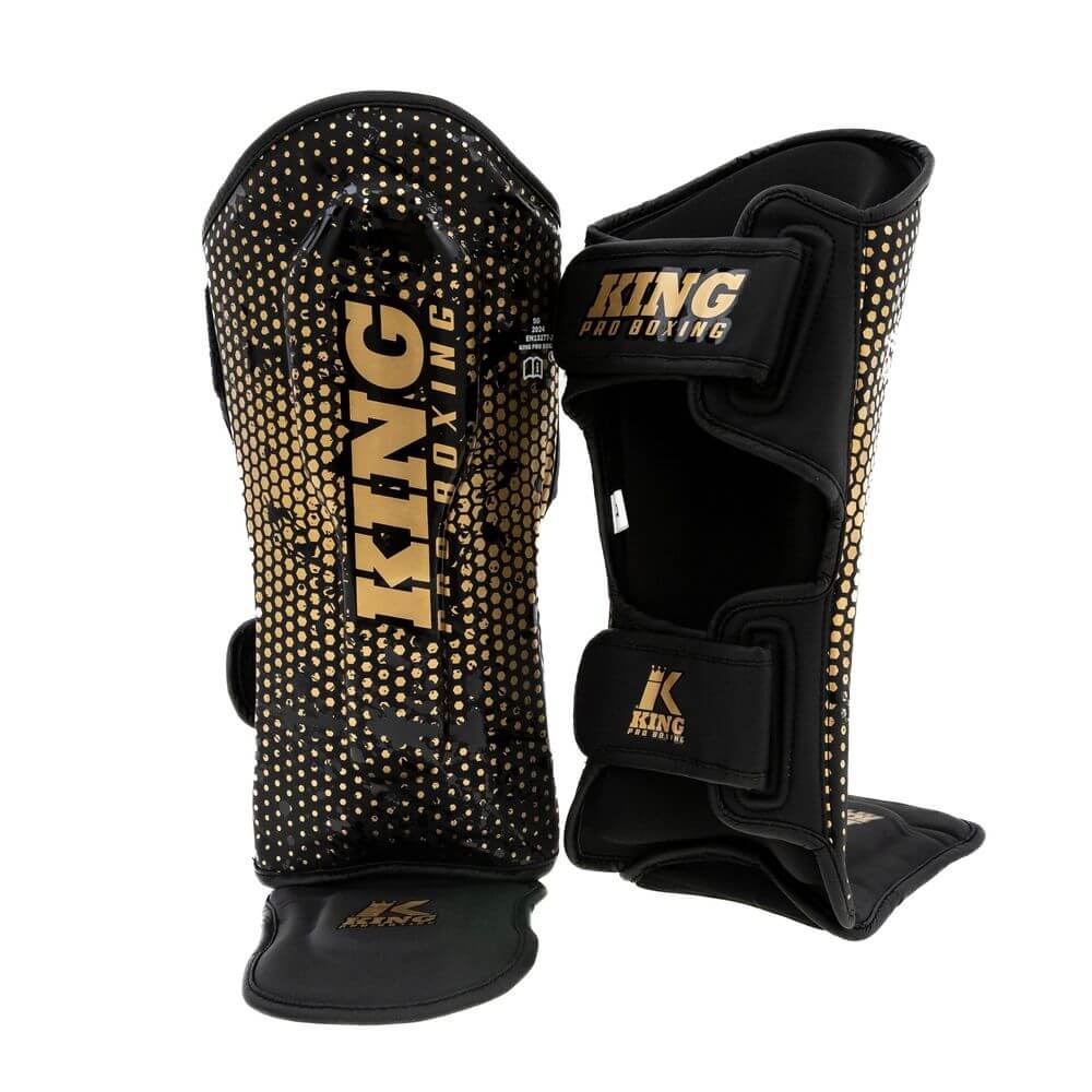 King Kpb-Sg Hexagon 2 Scheenbeschermers Zwart-Goud (kids) Zwarte kickboks scheenbeschermers van King voor kinderen.