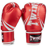 Rood witte bokshandschoenen, van Twins.