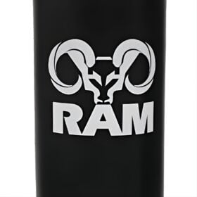RAM O Bokspaal / Staande Bokszak - Zwart Het witte RAM Fighting Gear logo op de zwarte bokszak
