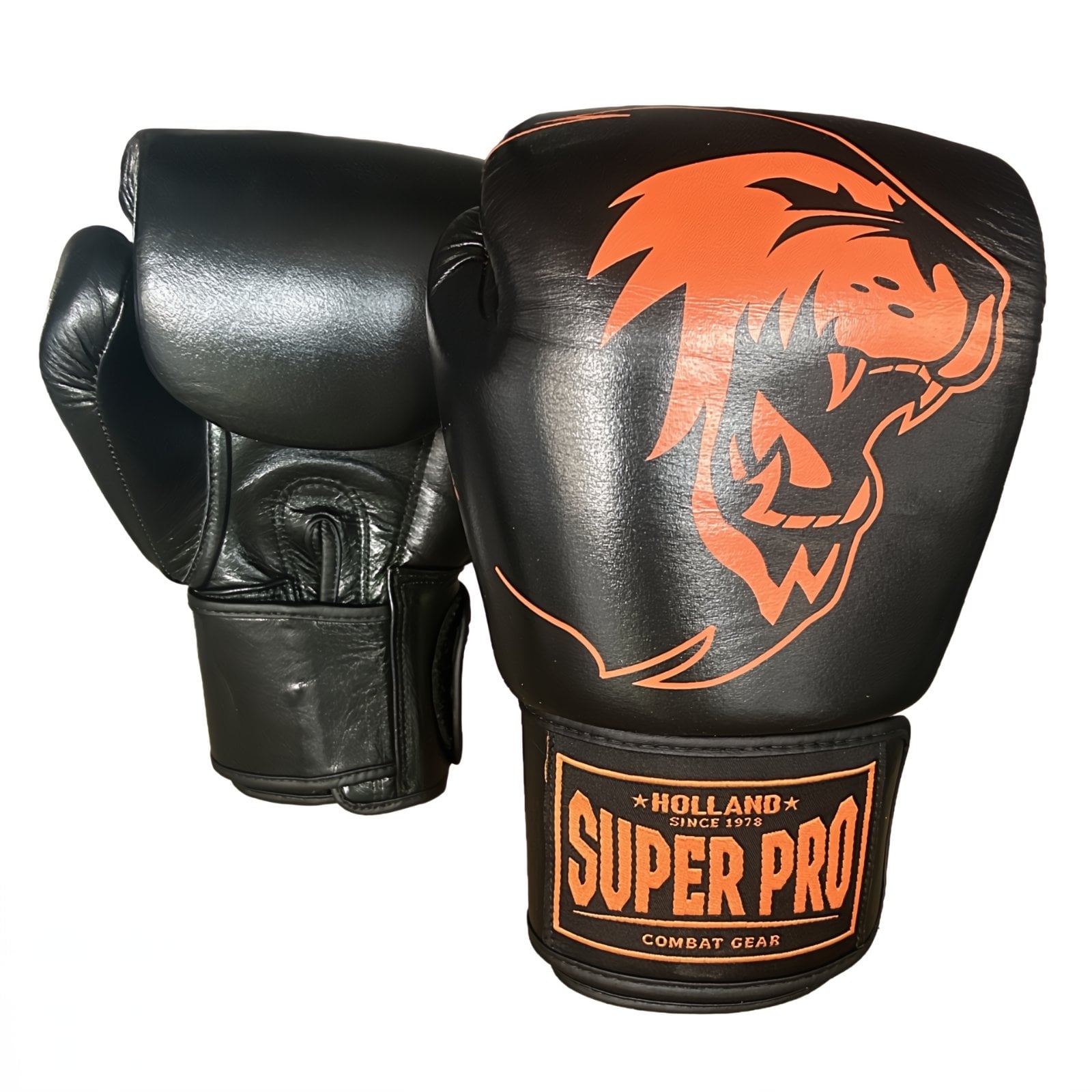 Super Pro Combat Gear Lederen Bokshandschoenen Nations Holland Zwart-Oranje Leren bokshandschoenen van Super Pro combat gear, de serie Nation Holland, zwart oranje.