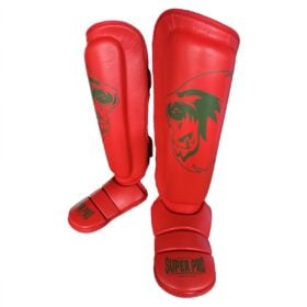 Super Pro Combat Gear Nations Marokko scheenbeschermers in rood en groen met leeuwenopdruk.