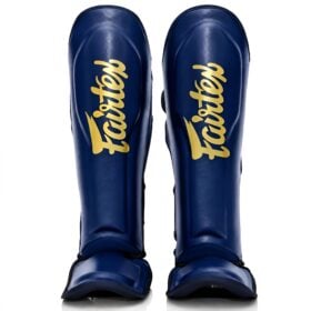 Vooraanzicht van een set van twee Fairtex scheenbeschermers FXB SG in blauw goud.